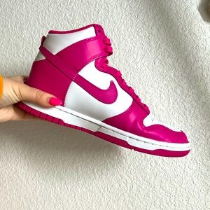 COPY - Pink Nike Dunk High!